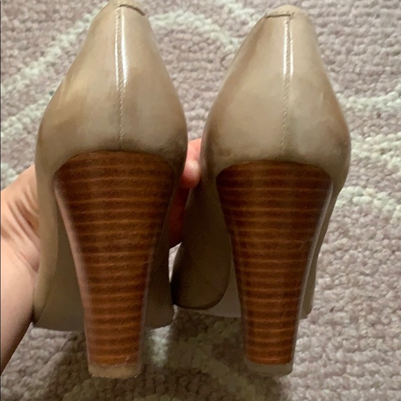 Nine West classy taupe pumps in size 6.5. - Picture 3 of 6